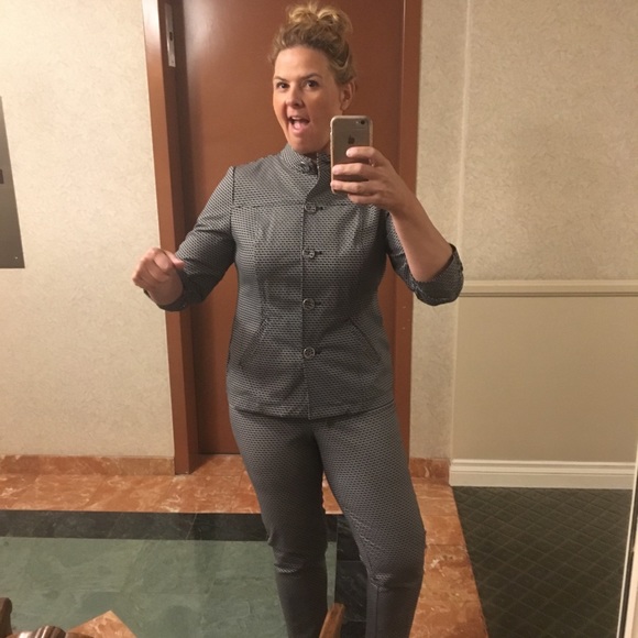 Chico's Other - Chico’s pant set, size 1 like new!!